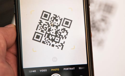 scan-qr-codes-more-easily-your-iphone.1280x600-1